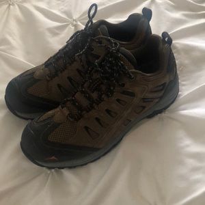 Men’s hiking shoes